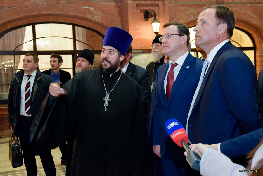 Комаров Азаров.jpg